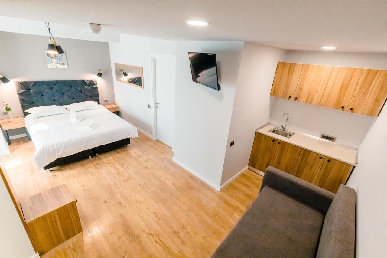Labirint Boutique Hotel 布加勒斯特 外观 照片